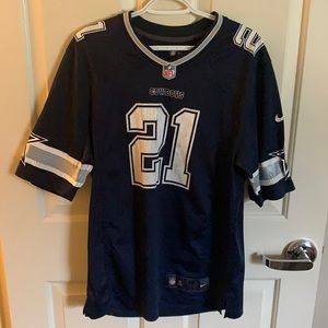 Distressed Nike Ezekiel Elliot cowboys jersey!